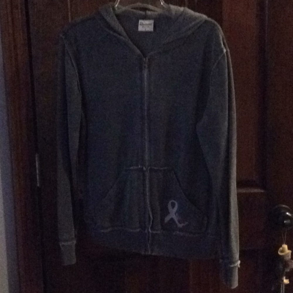 Hooded lightweight jacket